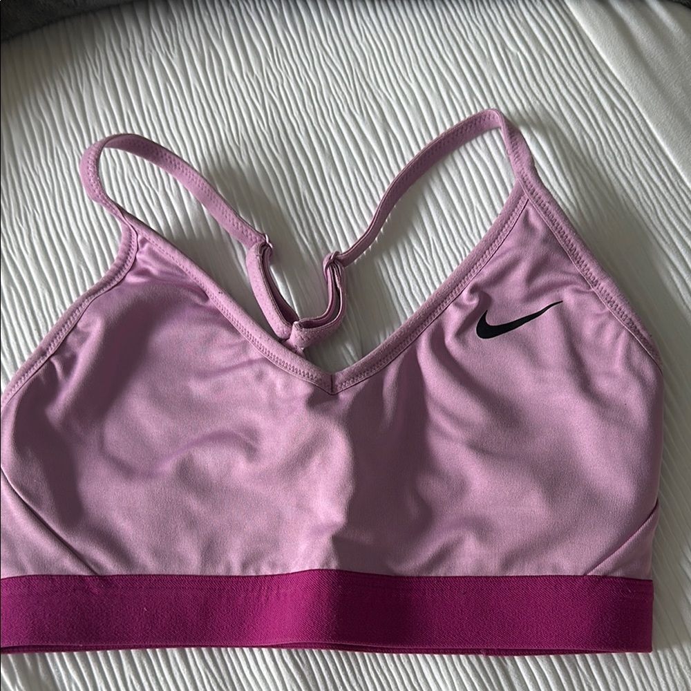 Nike Pink Sports Bra with Adjustable Straps and Moisture-Wicking Fabric